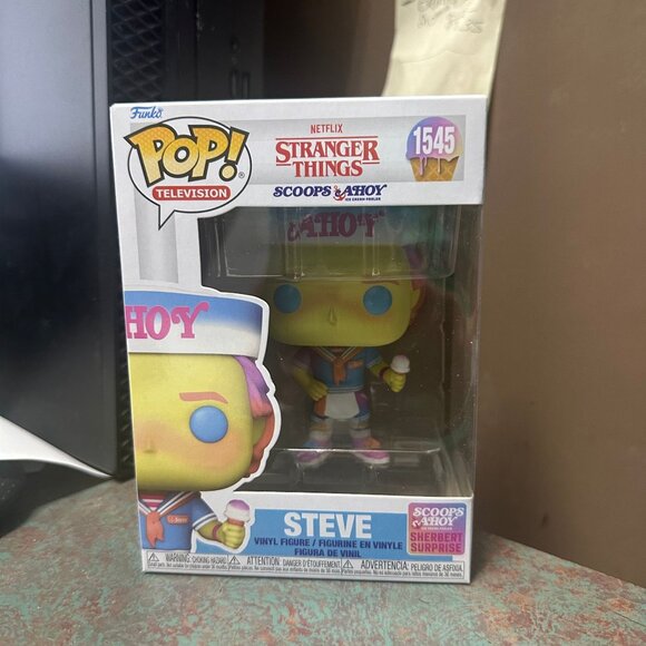 Funko POP! Netflix Stranger Things Scoops Ahoy Steve Figure #1545! - Picture 2 of 7